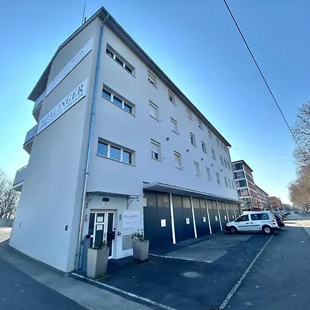 מלון Montagehotel Living@linz לינץ