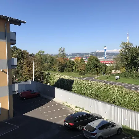 Montagehotel Living@linz * リンツ