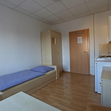 מלון Montagehotel Living@linz *