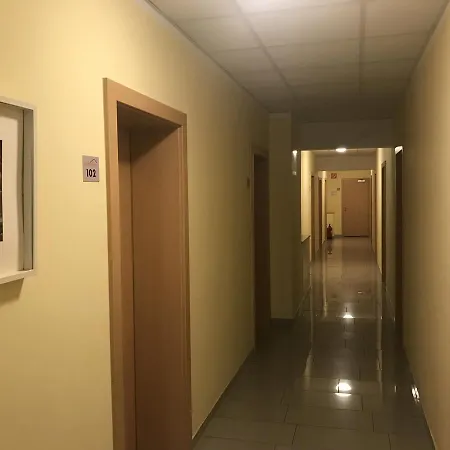 מלון Montagehotel Living@linz *